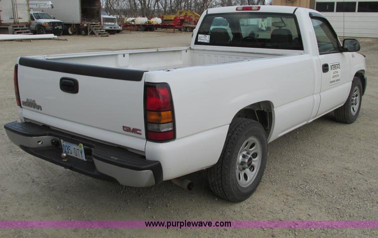 image for item F4278 2006 GMC Sierra 1500 pickup truck