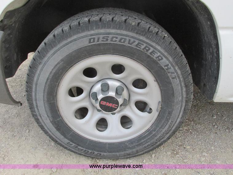 image for item F4278 2006 GMC Sierra 1500 pickup truck