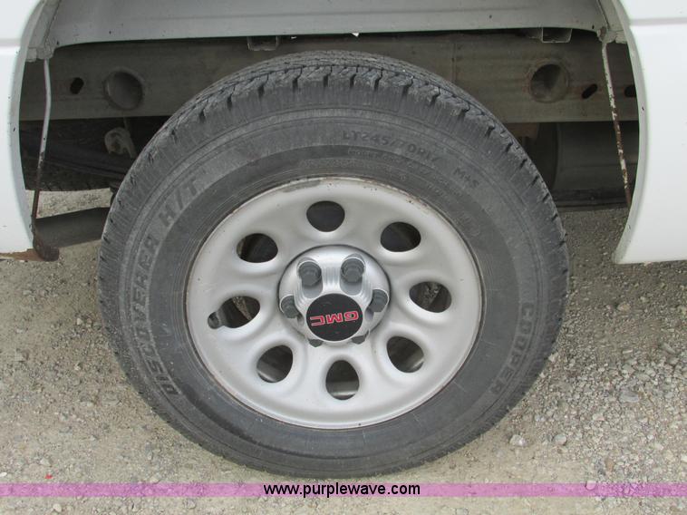 image for item F4278 2006 GMC Sierra 1500 pickup truck