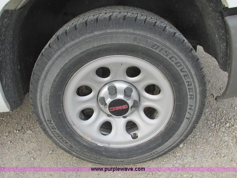 image for item F4278 2006 GMC Sierra 1500 pickup truck