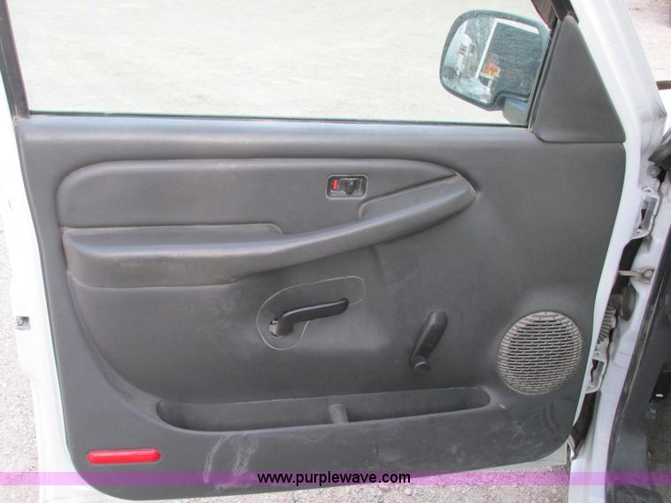 image for item F4278 2006 GMC Sierra 1500 pickup truck
