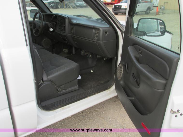 image for item F4278 2006 GMC Sierra 1500 pickup truck