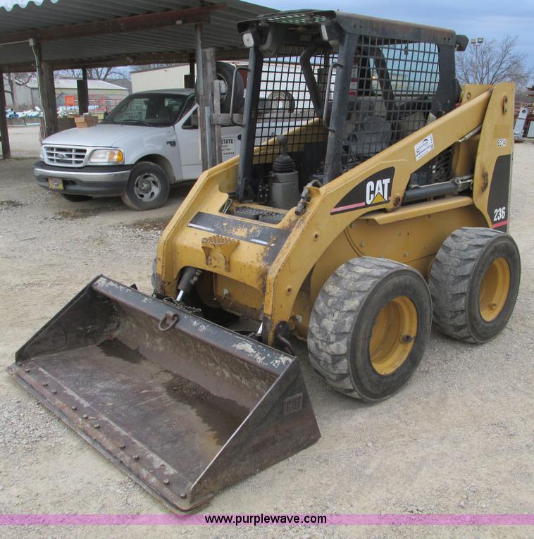 image for item F4279 2002 Caterpillar 236 skid steer