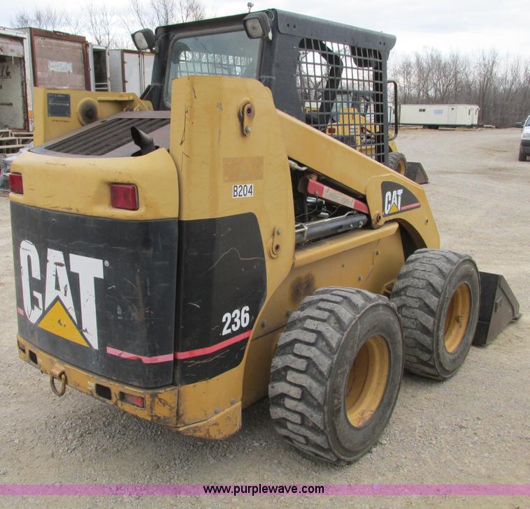 image for item F4279 2002 Caterpillar 236 skid steer