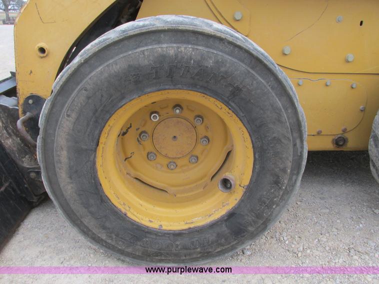 image for item F4279 2002 Caterpillar 236 skid steer