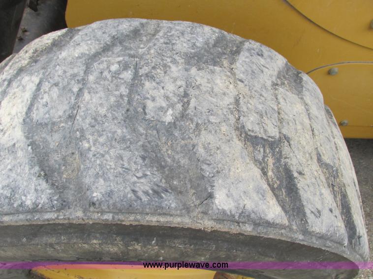 image for item F4279 2002 Caterpillar 236 skid steer