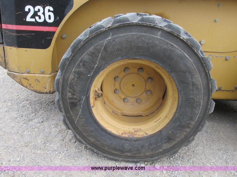image for item F4279 2002 Caterpillar 236 skid steer