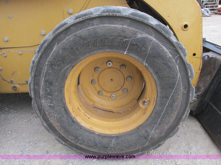 image for item F4279 2002 Caterpillar 236 skid steer