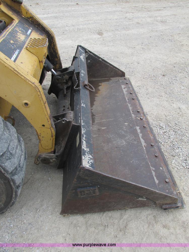 image for item F4279 2002 Caterpillar 236 skid steer