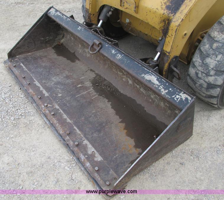 image for item F4279 2002 Caterpillar 236 skid steer