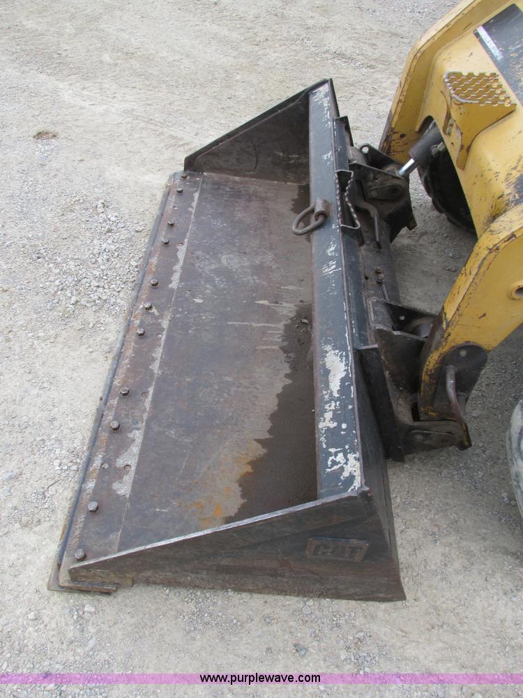 image for item F4279 2002 Caterpillar 236 skid steer