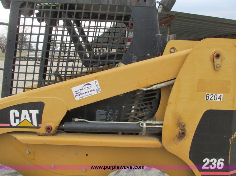 image for item F4279 2002 Caterpillar 236 skid steer