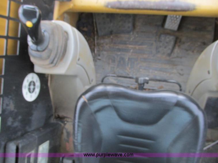 image for item F4279 2002 Caterpillar 236 skid steer