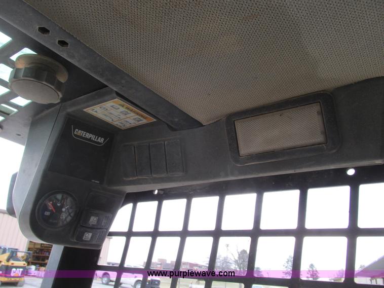 image for item F4279 2002 Caterpillar 236 skid steer