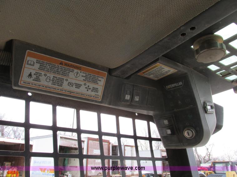 image for item F4279 2002 Caterpillar 236 skid steer