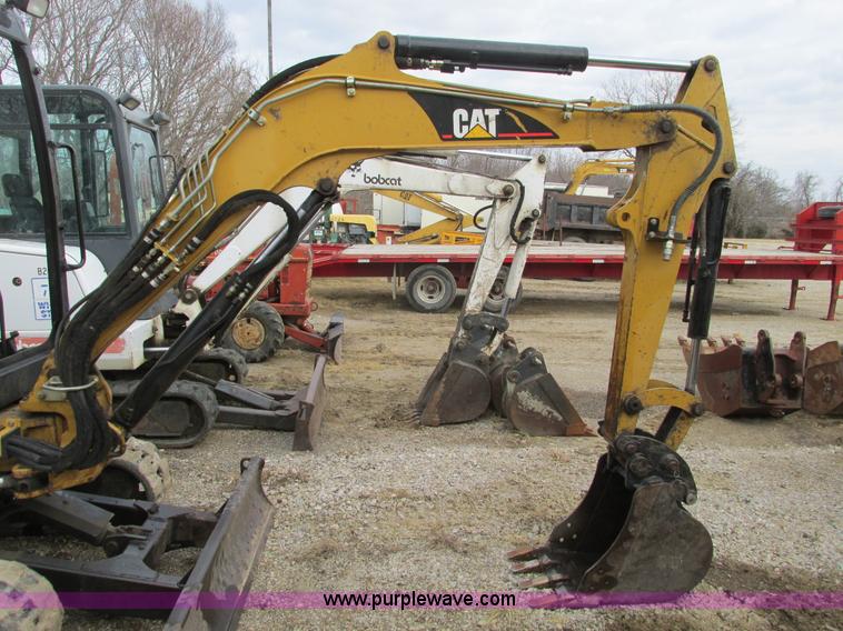 image for item F4280 2005 Caterpillar 303 CR mini excavator