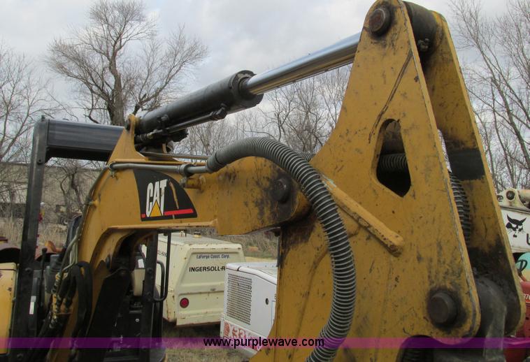 image for item F4280 2005 Caterpillar 303 CR mini excavator