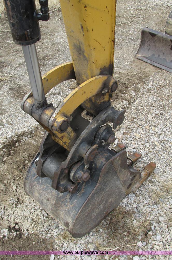 image for item F4280 2005 Caterpillar 303 CR mini excavator