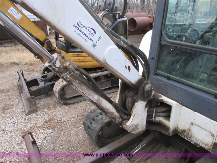 image for item F4281 1997 Bobcat X331 compact excavator