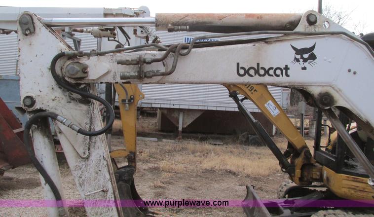 image for item F4281 1997 Bobcat X331 compact excavator
