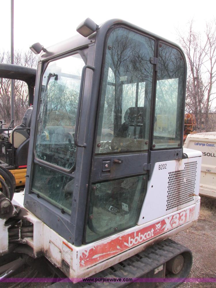 image for item F4281 1997 Bobcat X331 compact excavator