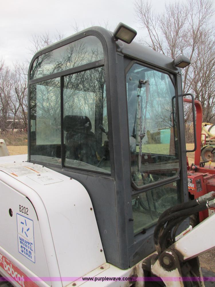 image for item F4281 1997 Bobcat X331 compact excavator