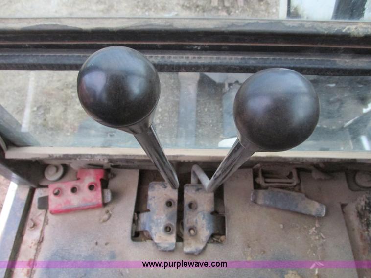 image for item F4281 1997 Bobcat X331 compact excavator