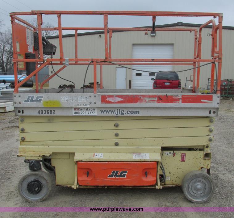 image for item F4286 JLG 3246ES scissor lift