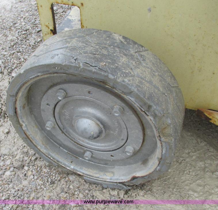 image for item F4286 JLG 3246ES scissor lift