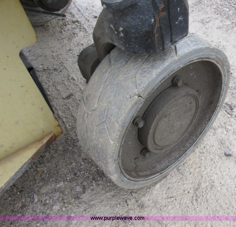 image for item F4286 JLG 3246ES scissor lift