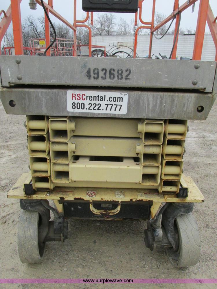 image for item F4286 JLG 3246ES scissor lift