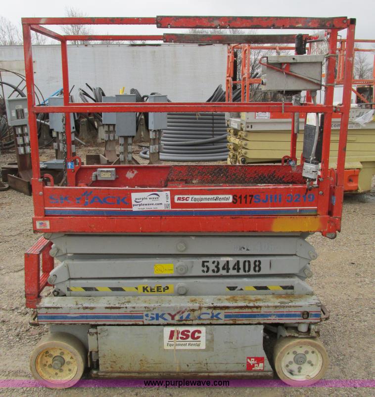 image for item F4287 Skyjack SJ111 3219 scissor lift