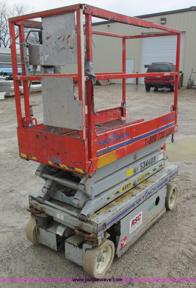 image for item F4287 Skyjack SJ111 3219 scissor lift