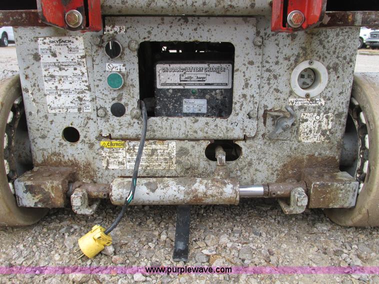 image for item F4287 Skyjack SJ111 3219 scissor lift