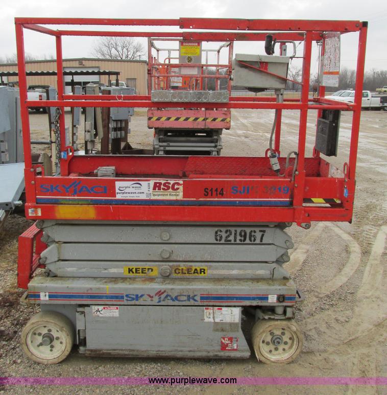image for item F4288 Skyjack SJ111 3219 scissor lift