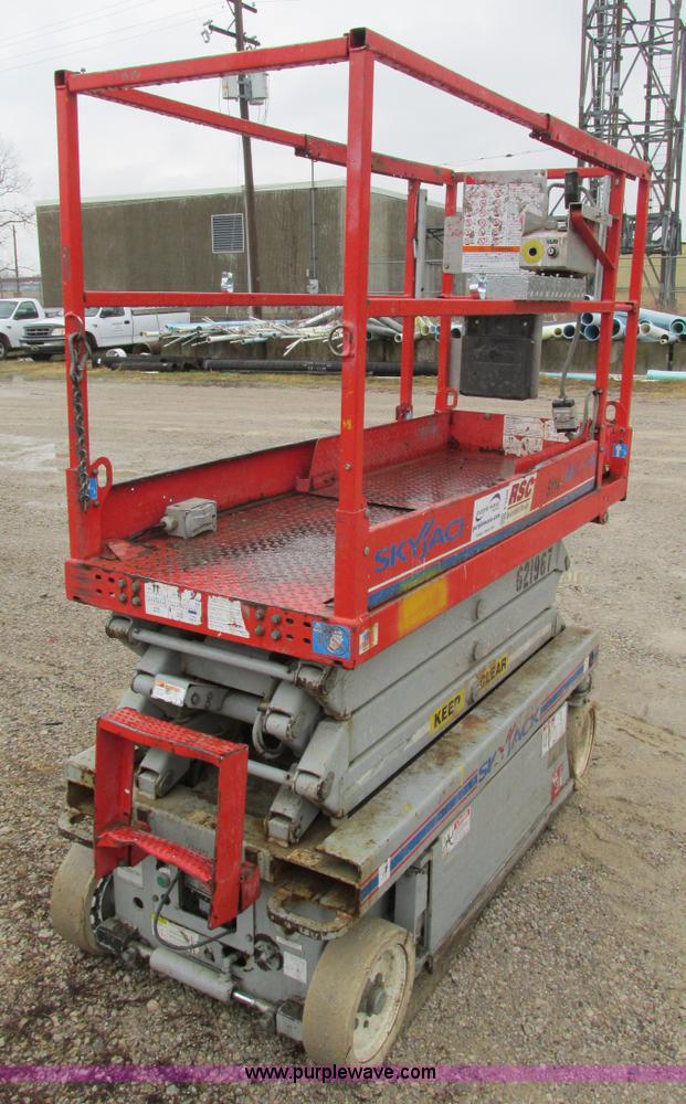 image for item F4288 Skyjack SJ111 3219 scissor lift