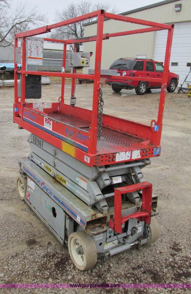 image for item F4288 Skyjack SJ111 3219 scissor lift