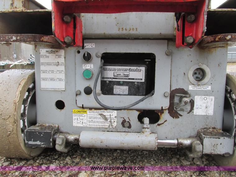 image for item F4288 Skyjack SJ111 3219 scissor lift