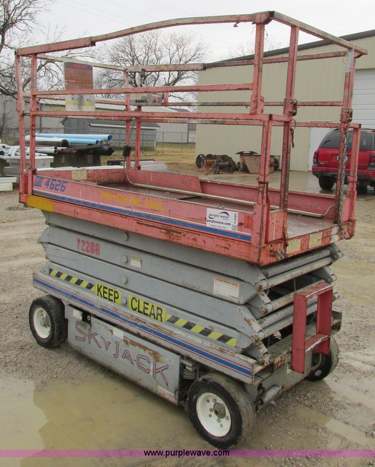 image for item F4289 1995 Skyjack SJ4626 scissor lift