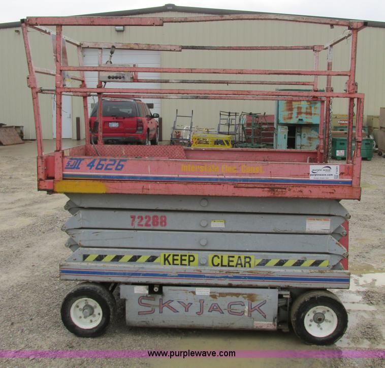 image for item F4289 1995 Skyjack SJ4626 scissor lift