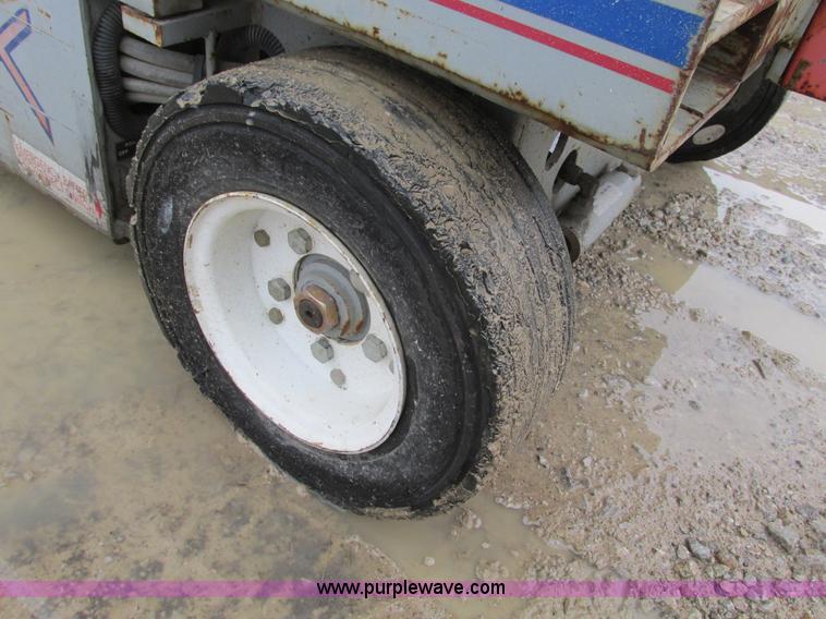 image for item F4289 1995 Skyjack SJ4626 scissor lift