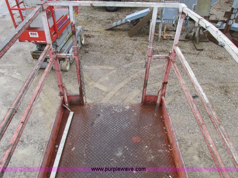 image for item F4289 1995 Skyjack SJ4626 scissor lift