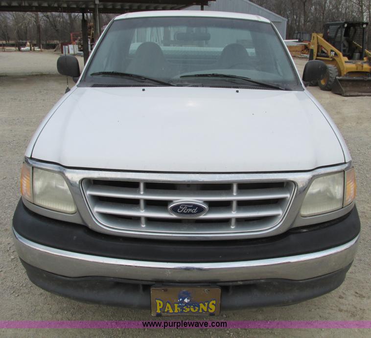 image for item F4290 2000 Ford F150 pickup truck