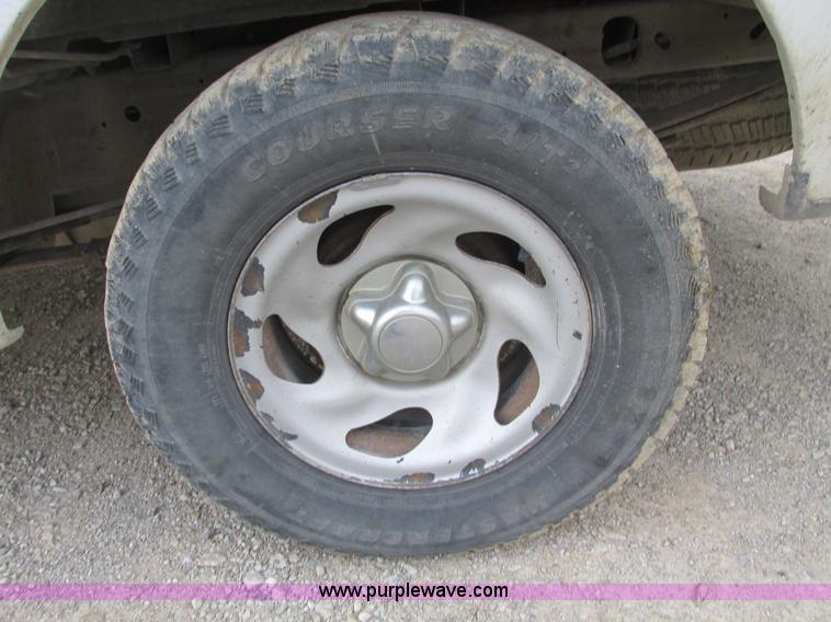 image for item F4290 2000 Ford F150 pickup truck