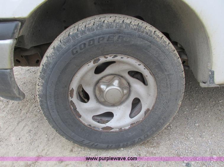 image for item F4290 2000 Ford F150 pickup truck