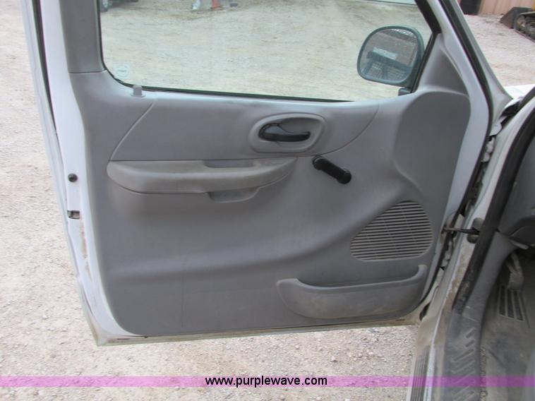 image for item F4290 2000 Ford F150 pickup truck