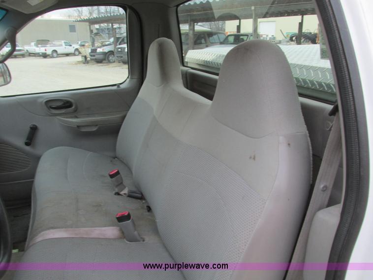 image for item F4290 2000 Ford F150 pickup truck