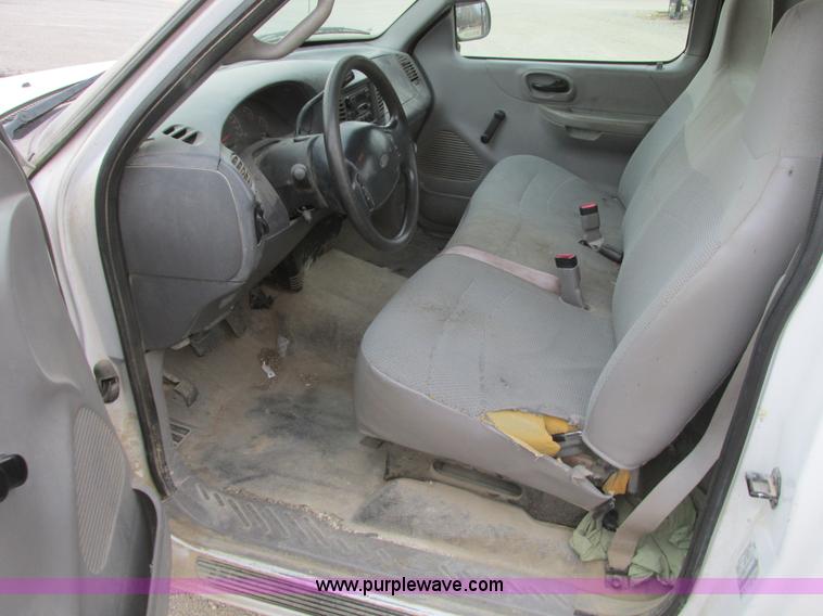 image for item F4290 2000 Ford F150 pickup truck