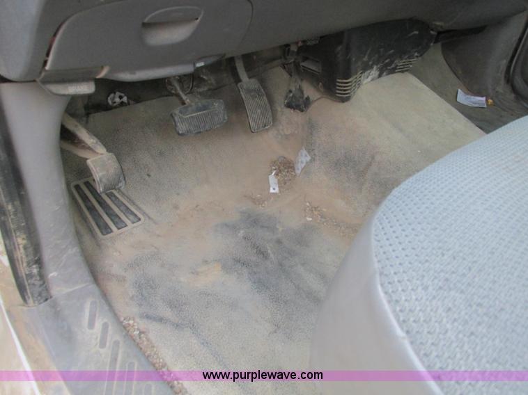 image for item F4290 2000 Ford F150 pickup truck