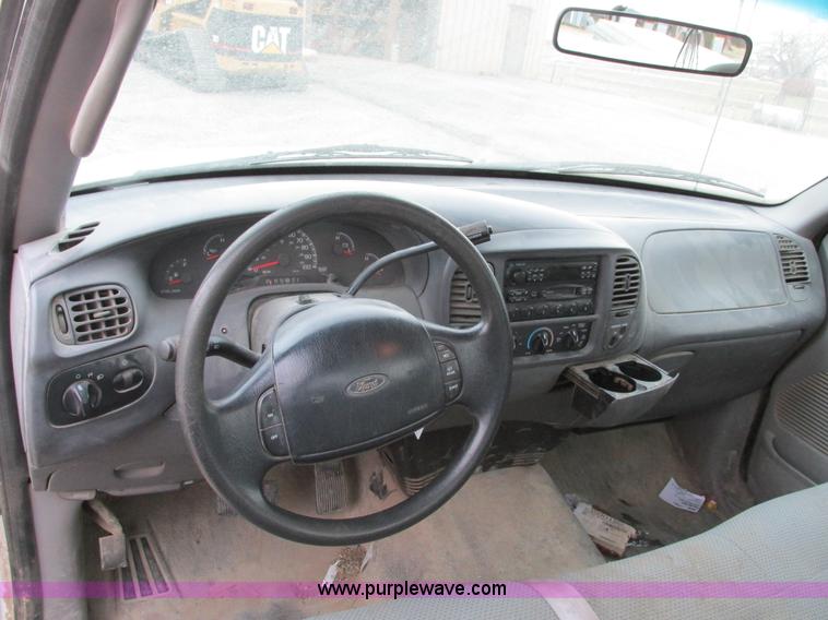 image for item F4290 2000 Ford F150 pickup truck